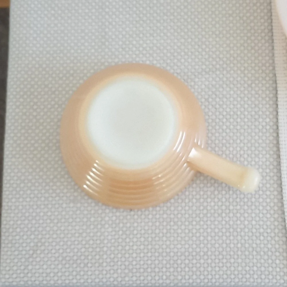 Vintage FireKing peach Lustre beehive bowl and 2 pie plates - Picture 2 of 4